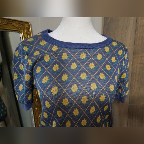 MODCLOTH Throwback Blooms Short Sleeve Sweater. Size small - Picture 12 of 12